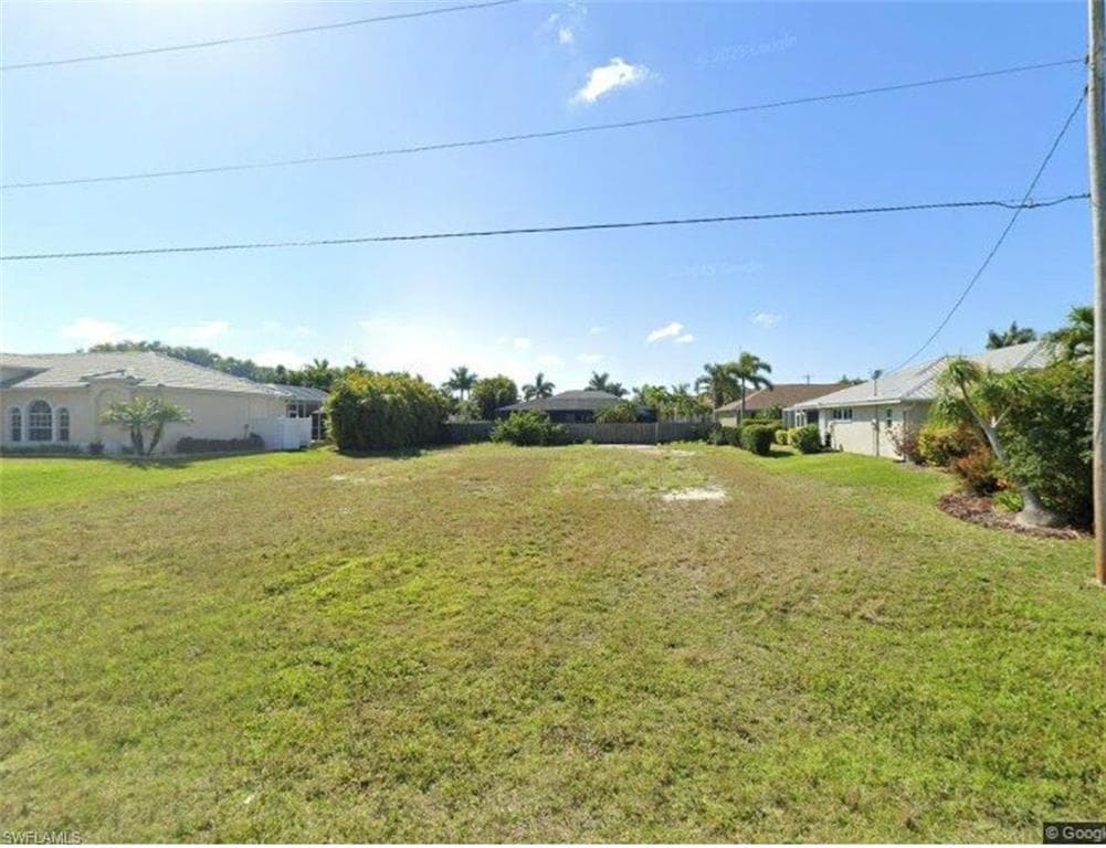 2818 44th TER CAPE CORAL, FL 33914