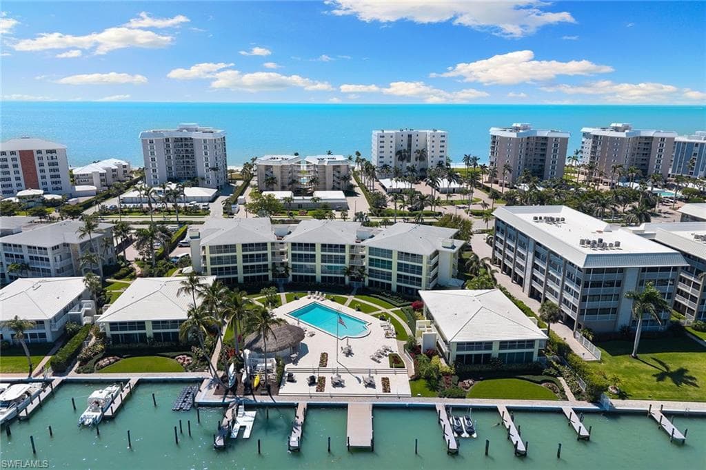2850 Gulf Shore BLVD N 304 NAPLES, FL 34103