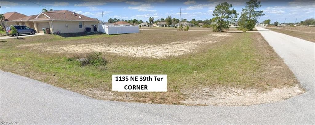 1135 NE 39th TER CAPE CORAL, FL 33909