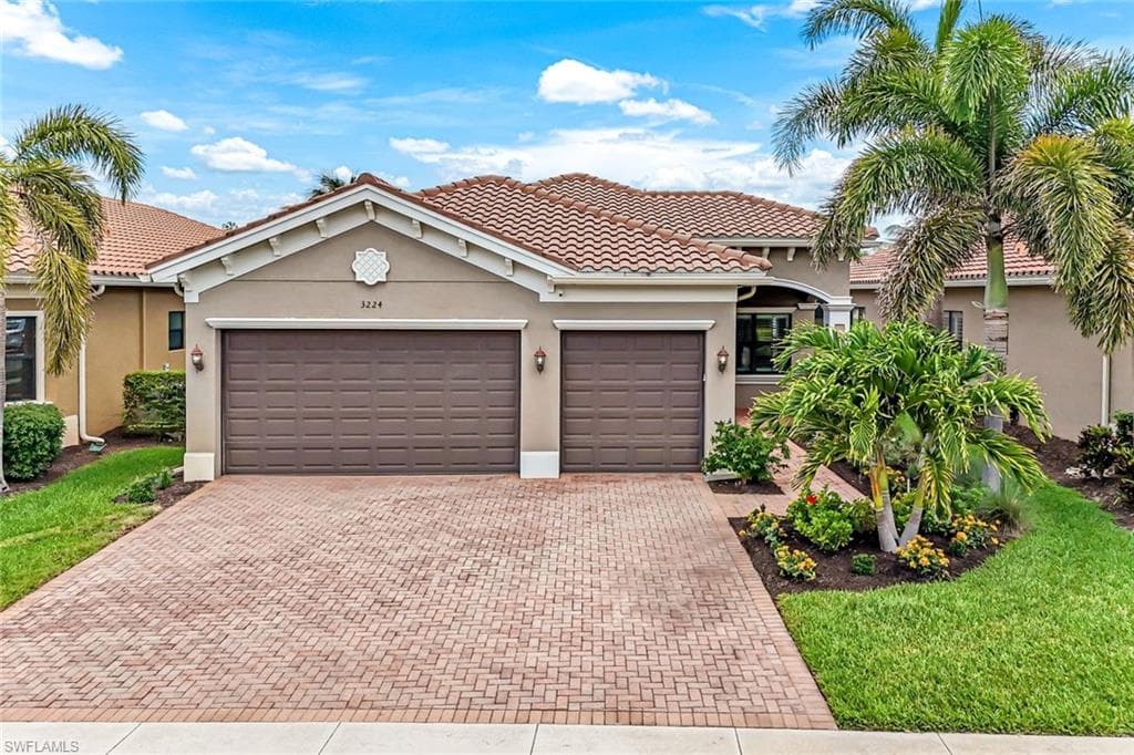 3224 Pacific DR NAPLES, FL 34119