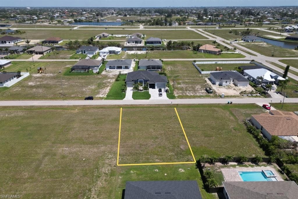 1212 NW 33rd PL CAPE CORAL, FL 33993