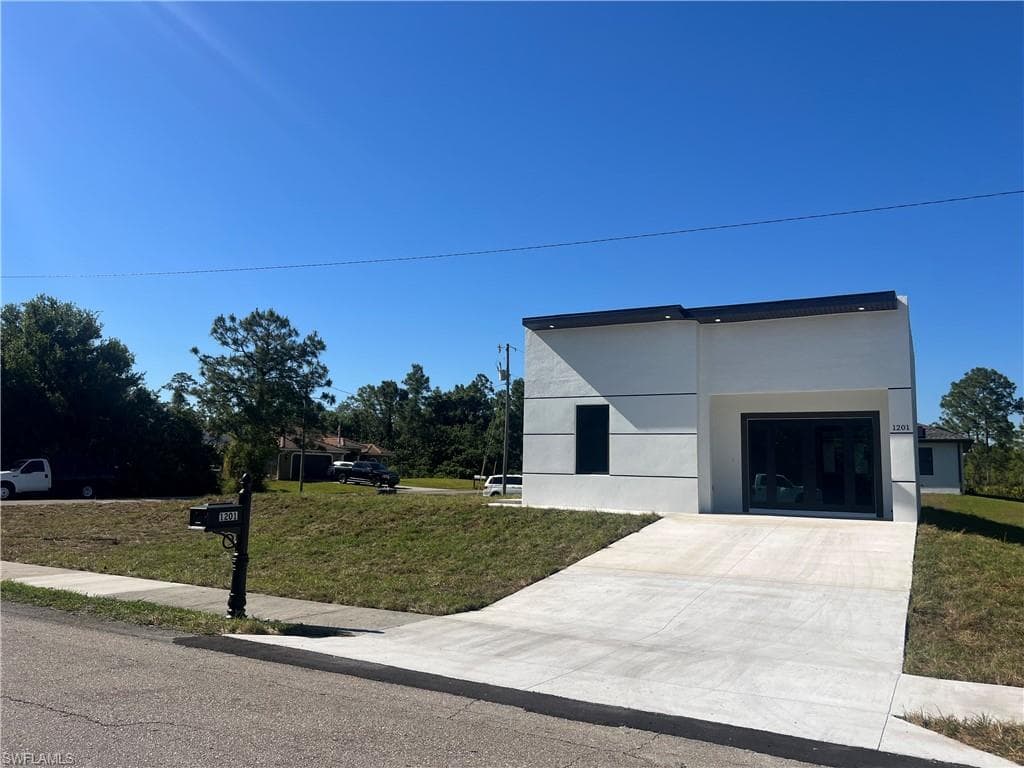 1201 E 6th ST LEHIGH ACRES, FL 33972