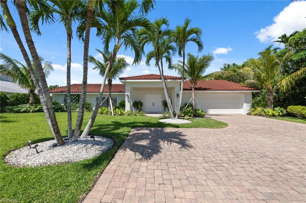 2085 Alamanda DR NAPLES, FL 34102