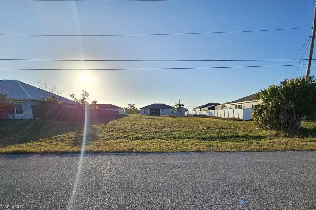 1010 NW 8th PL CAPE CORAL, FL 33993
