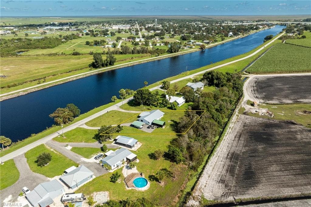 2099 River RD MOORE HAVEN, FL 33471