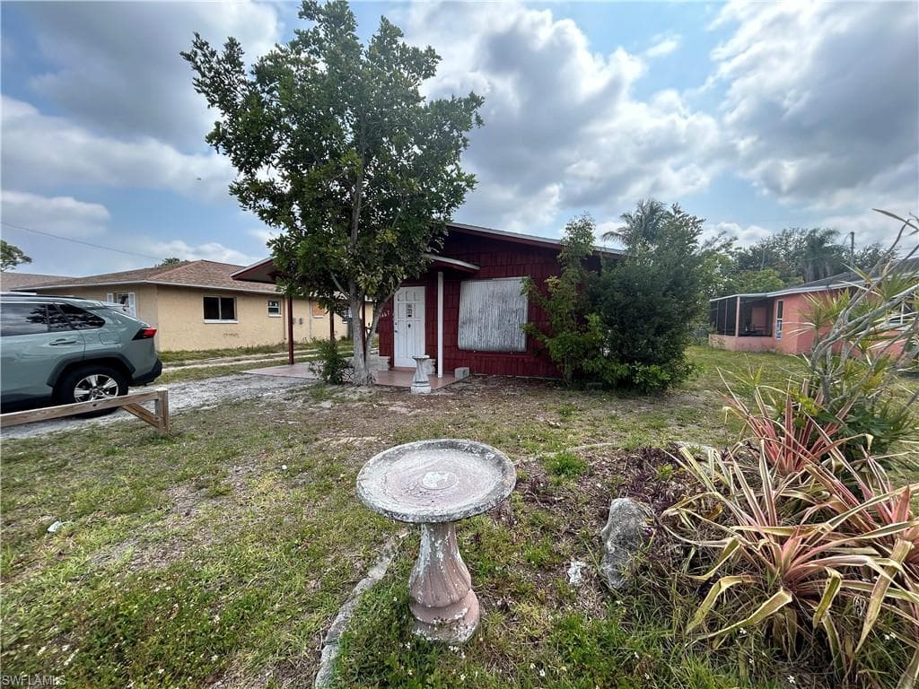 5467 4th AVE FORT MYERS, FL 33907