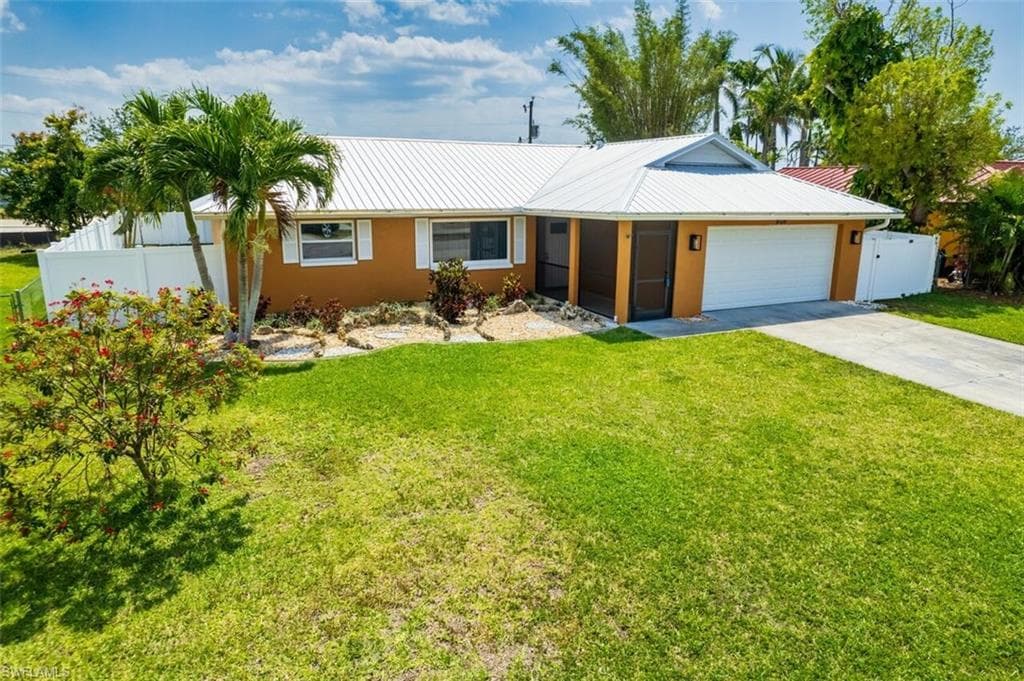 918 Gleason PKWY CAPE CORAL, FL 33914