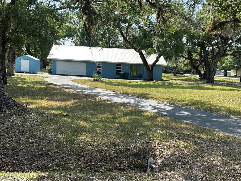 265 Fort Thompson AVE LABELLE, FL 33935