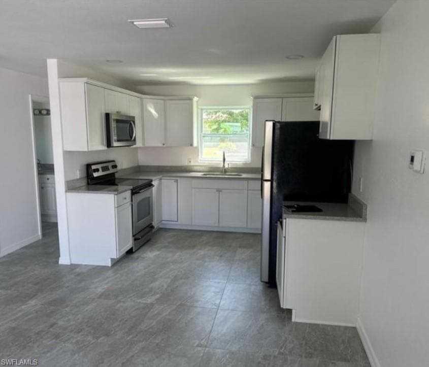 8042 Cleaves RD 8042 NORTH FORT MYERS, FL 33903