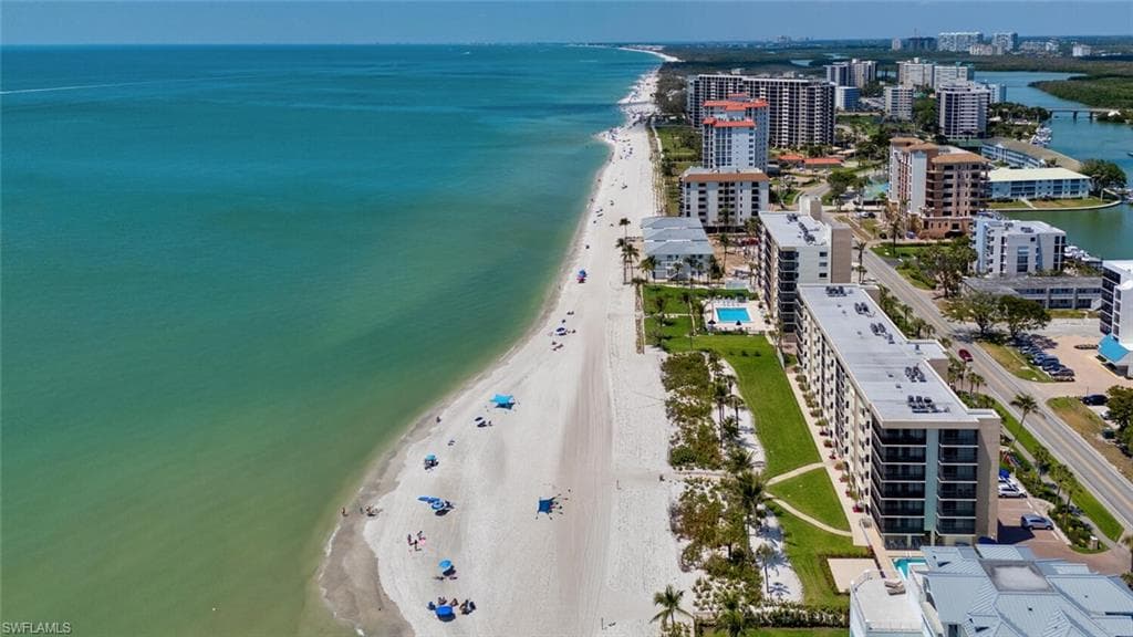 10475 Gulf Shore DR 115 NAPLES, FL 34108