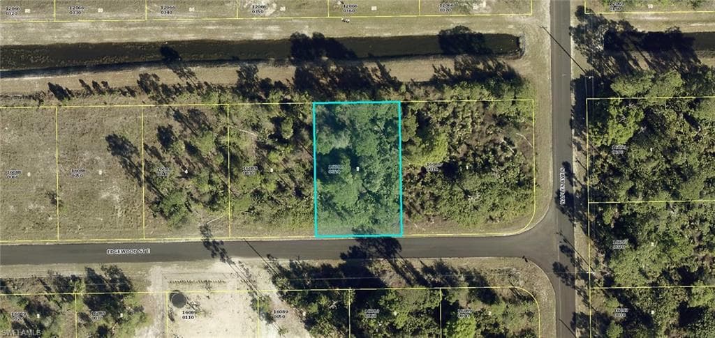 1255 Edgewood ST E LEHIGH ACRES, FL 33974