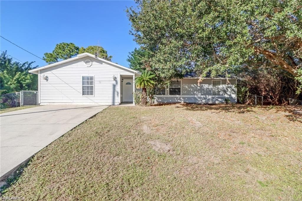 2912 9th ST W LEHIGH ACRES, FL 33971
