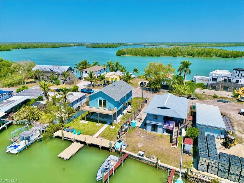 237 Harbor PL N GOODLAND, FL 34140