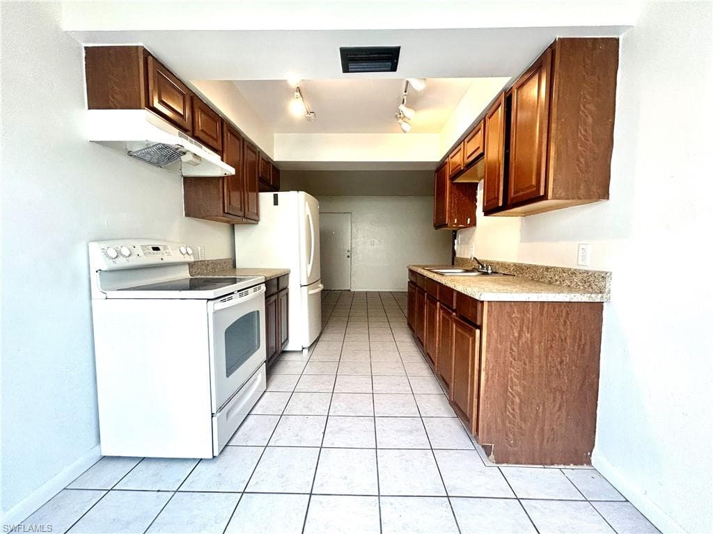 2105 Canal ST 6 FORT MYERS, FL 33901