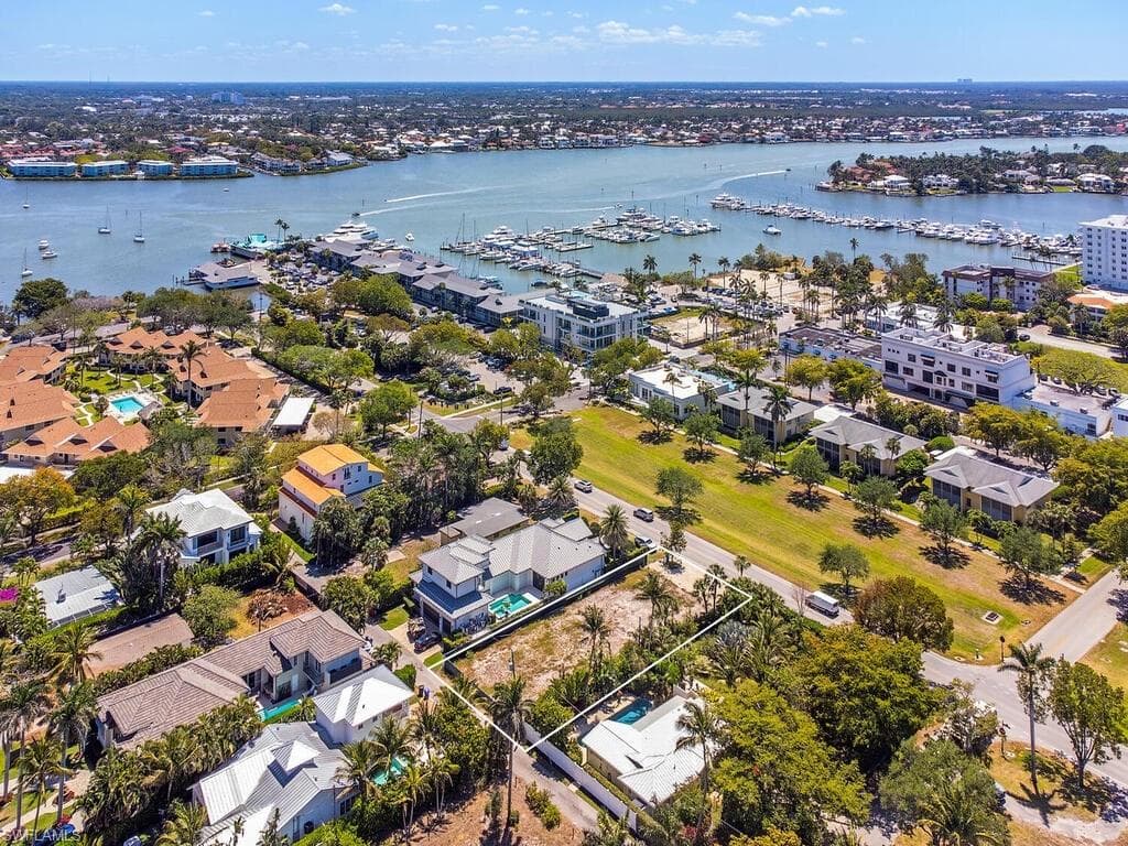 729 Broad AVE S NAPLES, FL 34102