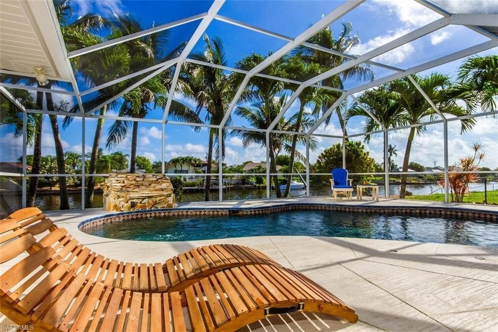 915 SE 28th TER CAPE CORAL, FL 33904