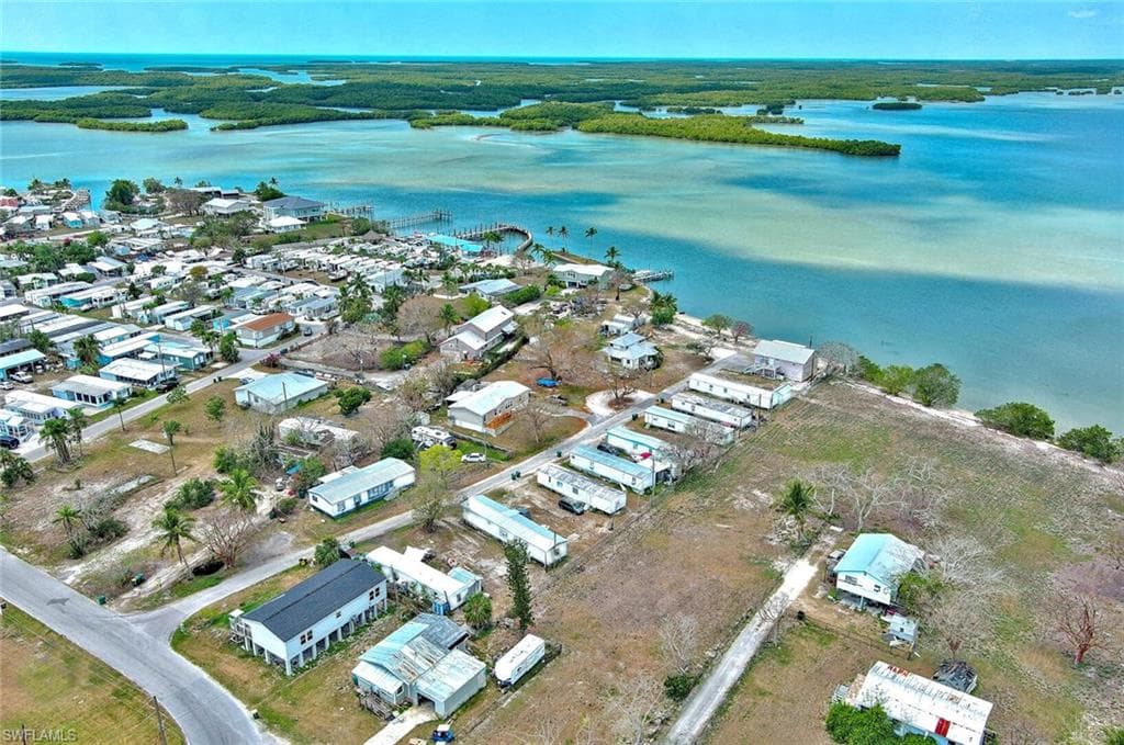 1165 Rewis DR CHOKOLOSKEE, FL 34138