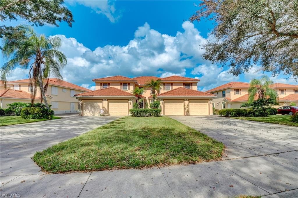 280 Robin Hood CIR 102 NAPLES, FL 34104