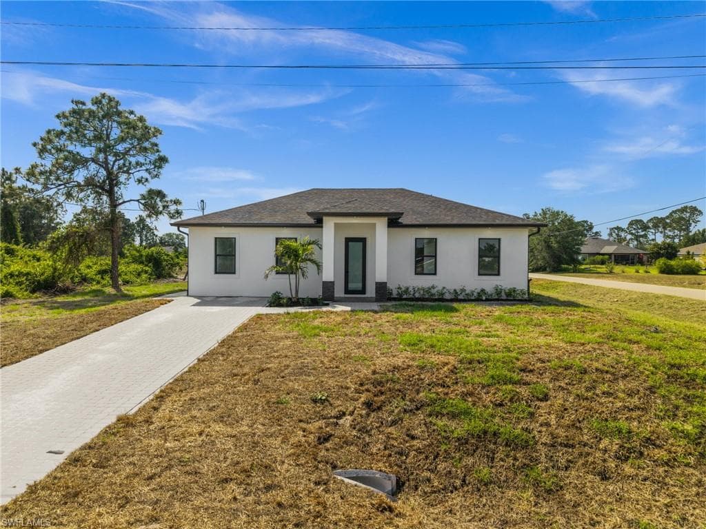 371 Peerless ST LEHIGH ACRES, FL 33974