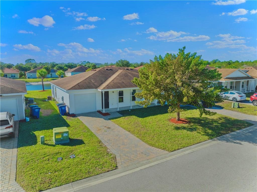 18281 Gibraltar LN LEHIGH ACRES, FL 33936