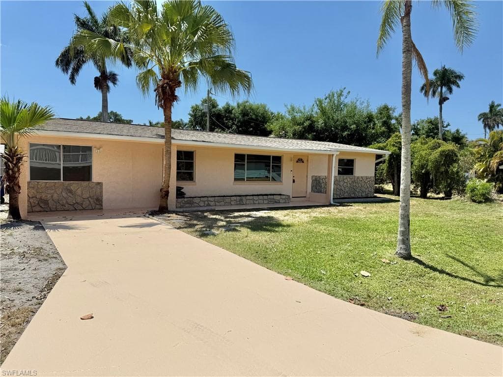 61 Glenmont DR W NORTH FORT MYERS, FL 33917
