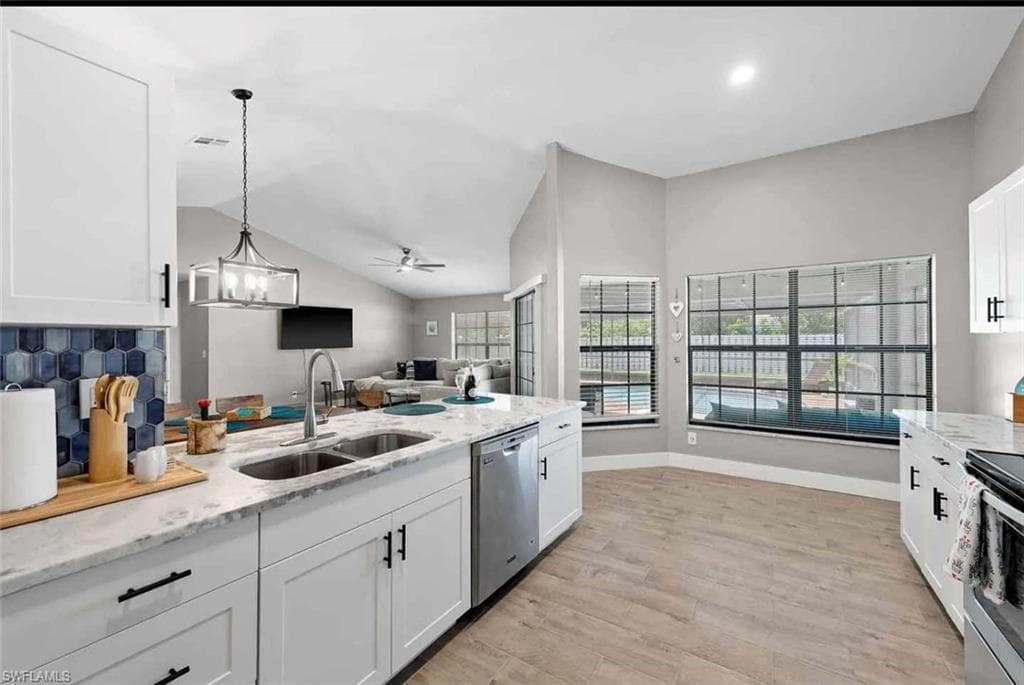 2206 SE 4th ST CAPE CORAL, FL 33990