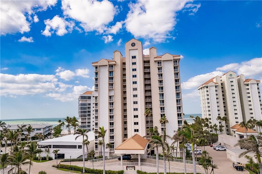 40 Seagate DR 202A NAPLES, FL 34103