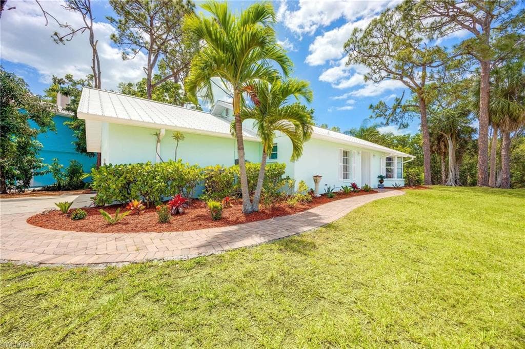 3925 Riviera CIR BONITA SPRINGS, FL 34134