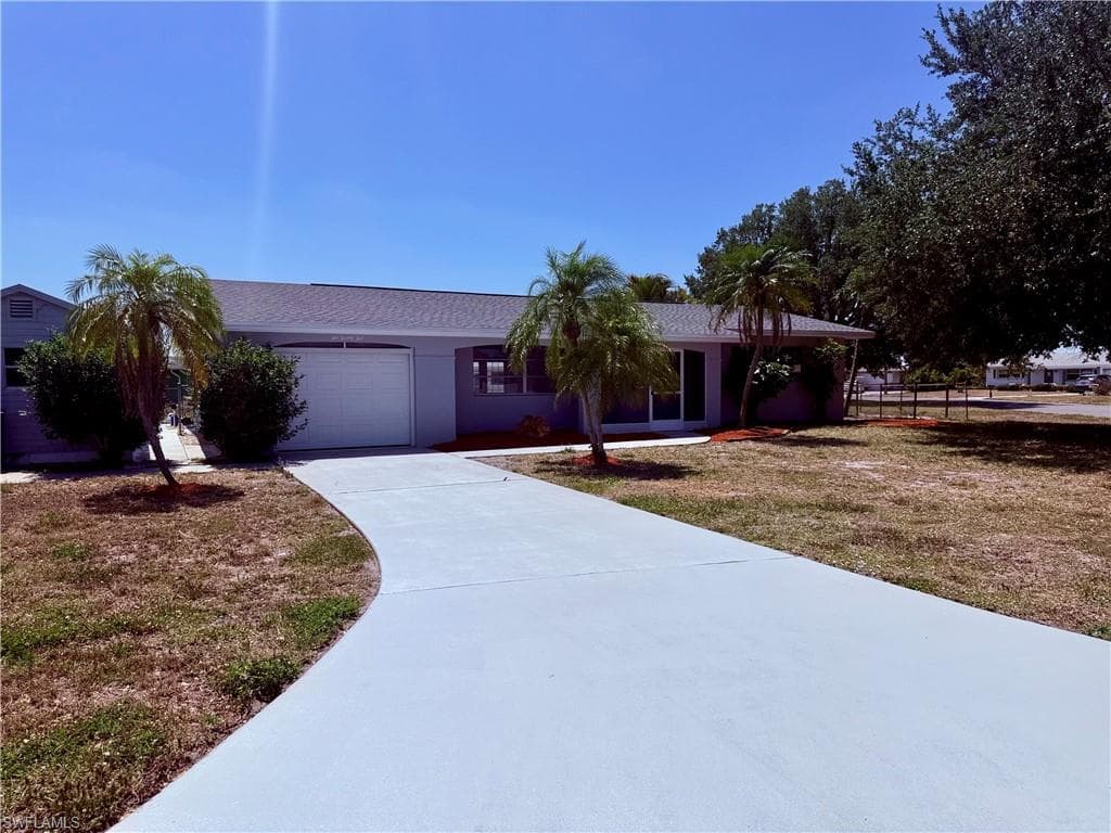 225 Highview CT LEHIGH ACRES, FL 33936