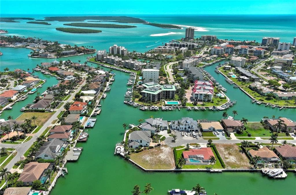 895 Banyan CT MARCO ISLAND, FL 34145