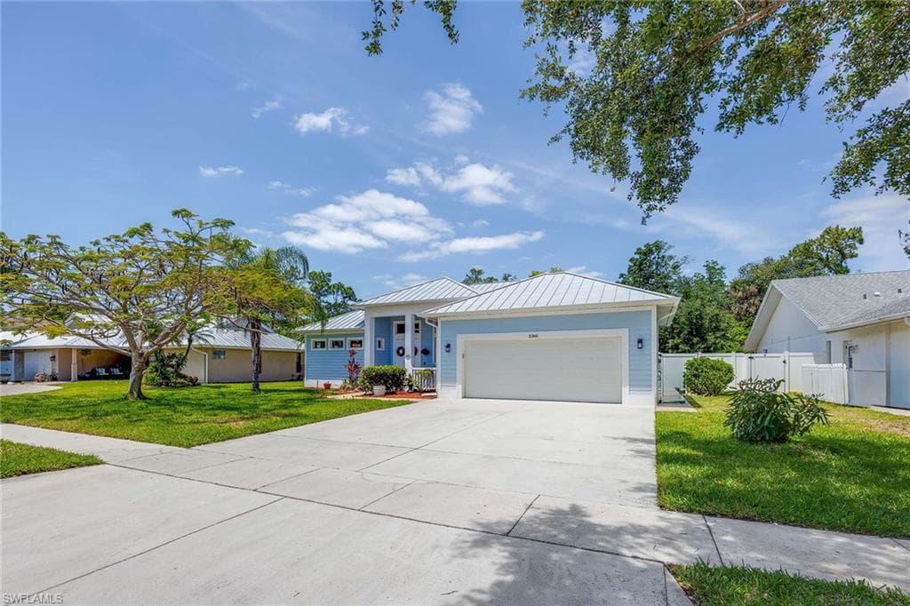 2365 Pine Woods CIR 6 NAPLES, FL 34105
