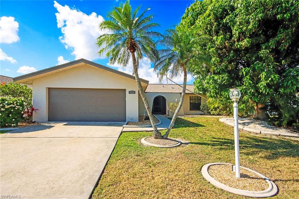 9753 Foxglove CIR FORT MYERS, FL 33919