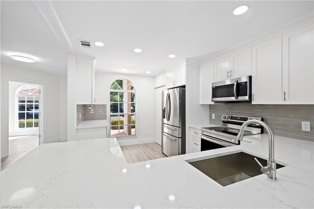 505 Mardel DR 106 NAPLES, FL 34104