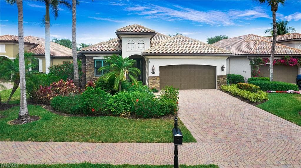 3046 Aviamar CIR NAPLES, FL 34114