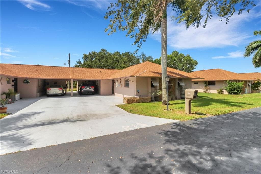 215 Oaklawn CT