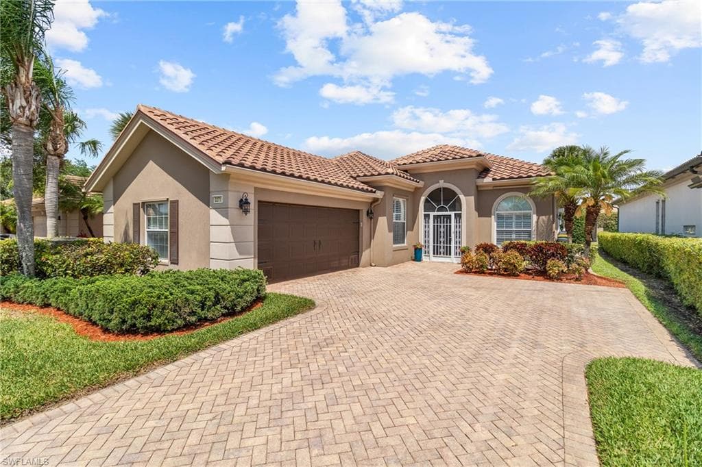 2271 Heydon CIR W NAPLES, FL 34120
