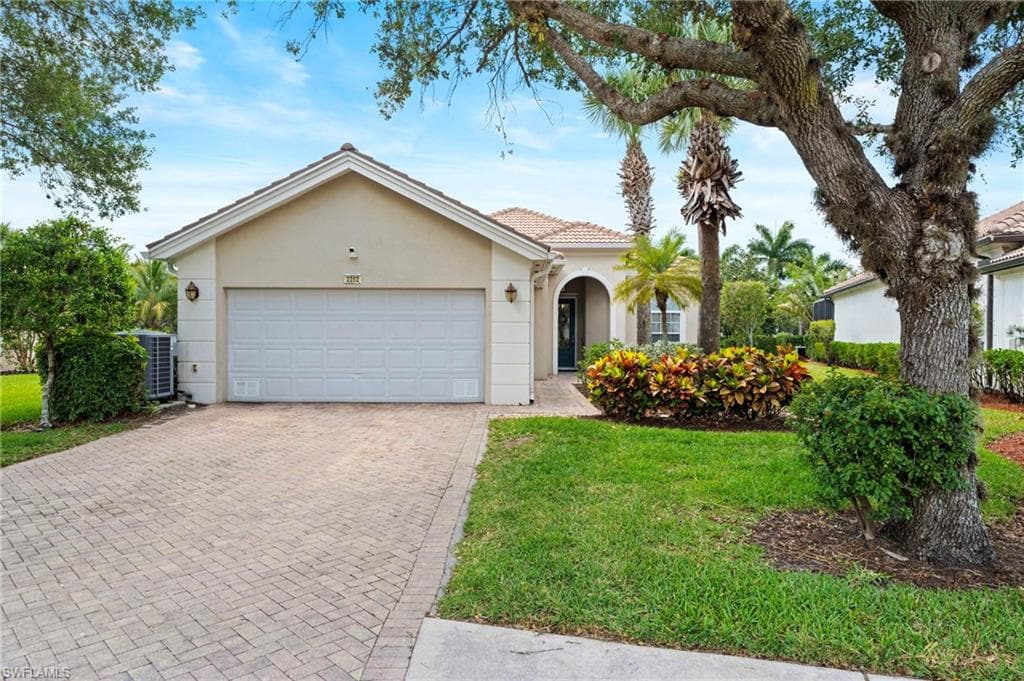 2282 Heydon CIR W NAPLES, FL 34120