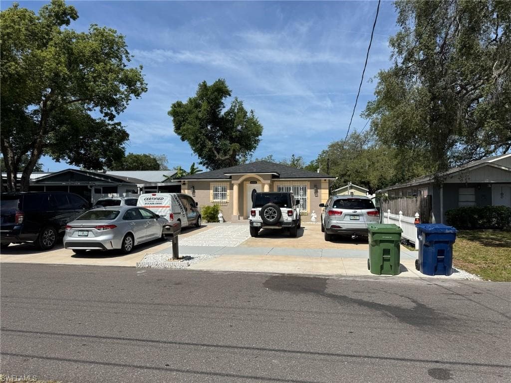 8406 N OTIS AVE TAMPA, FL 33604