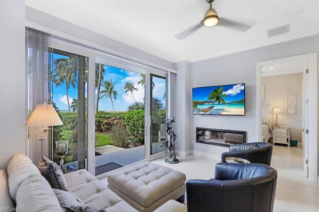 140 Seaview CT 103N MARCO ISLAND, FL 34145