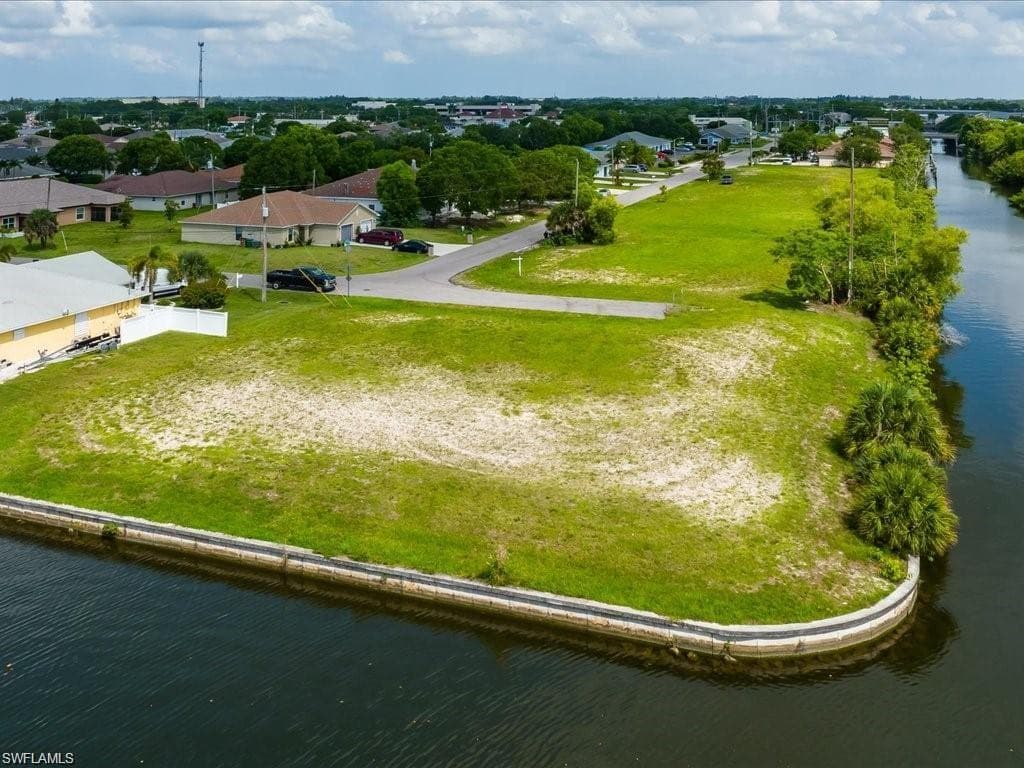 1001 12th LN CAPE CORAL, FL 33990