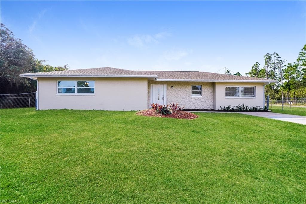 300 E 10th ST LEHIGH ACRES, FL 33972