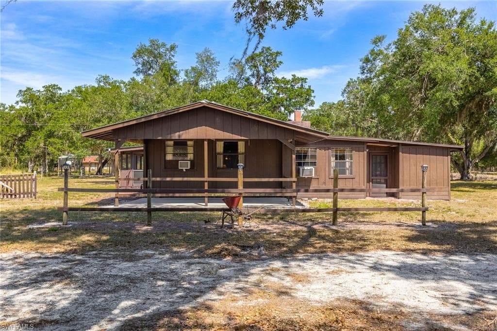 19221 Gwynn RD NORTH FORT MYERS, FL 33917