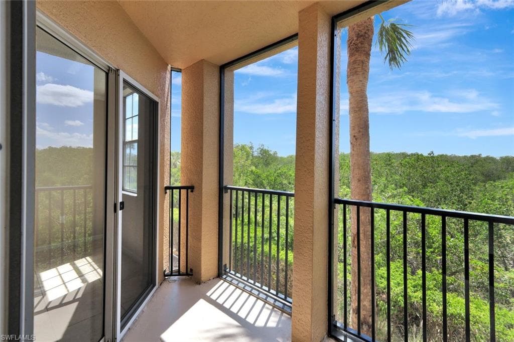 8687 River Homes LN 4206 BONITA SPRINGS, FL 34135