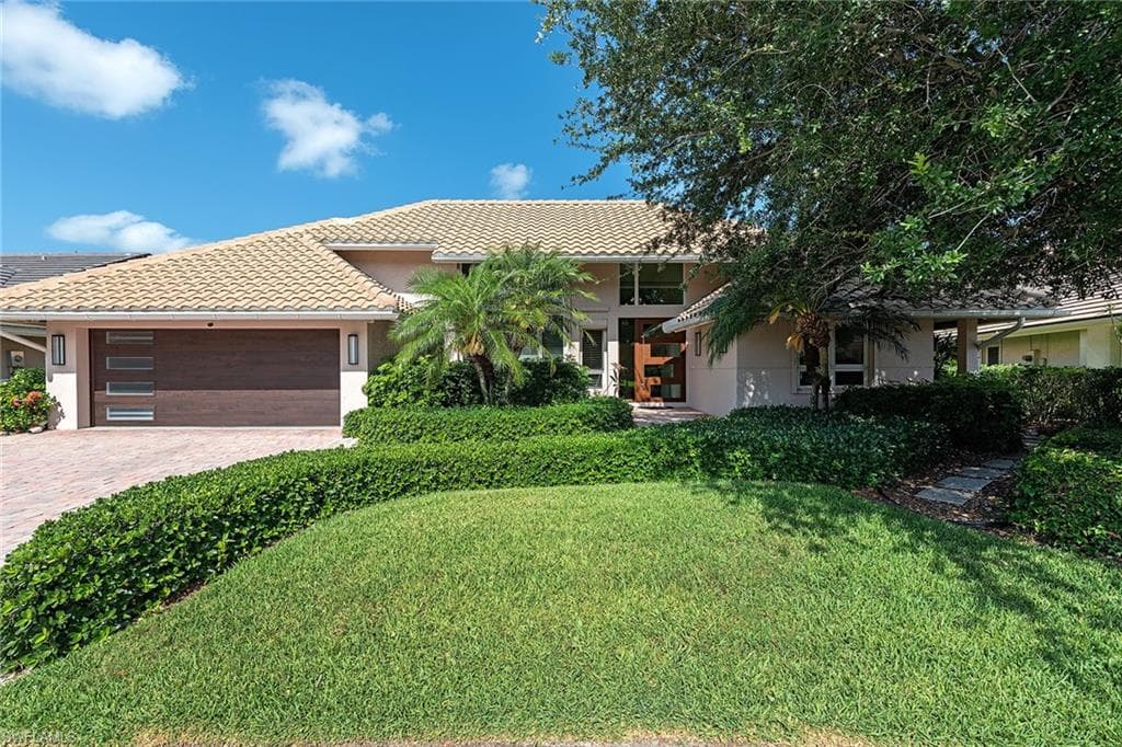 805 Pine Village LN NAPLES, FL 34108