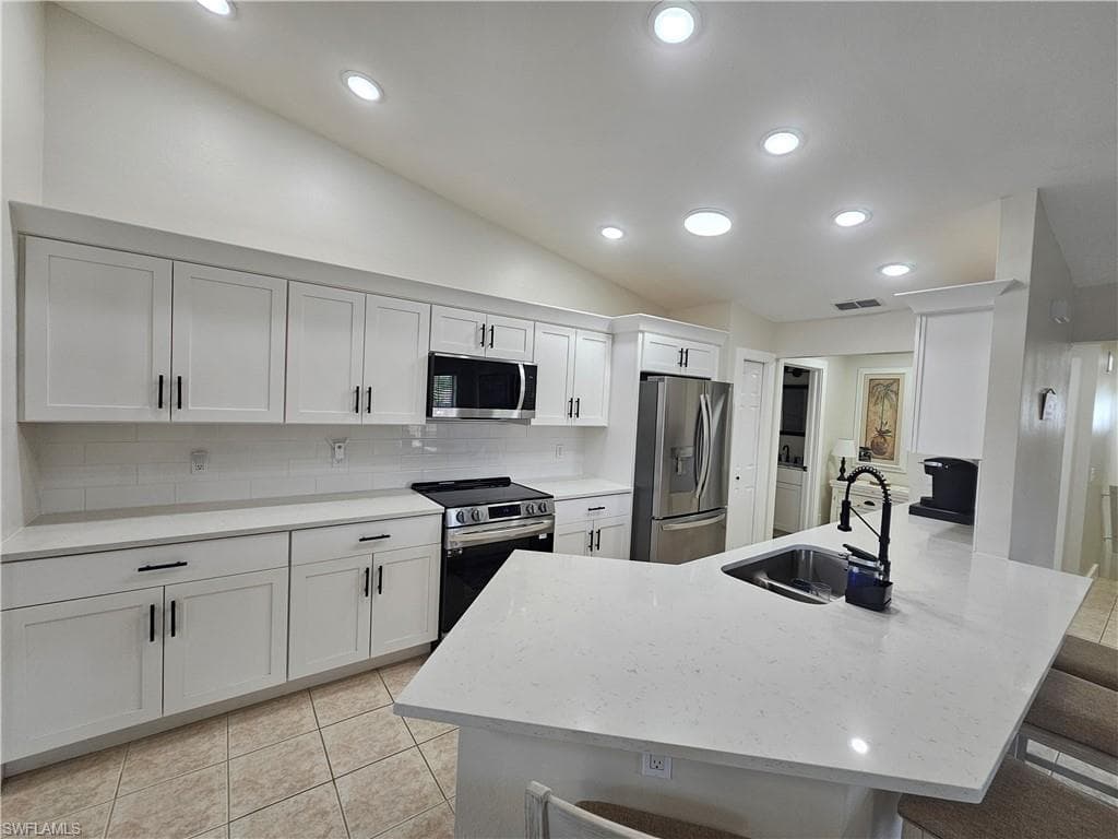 19942 Lake Vista CIR N 2 LEHIGH ACRES, FL 33936