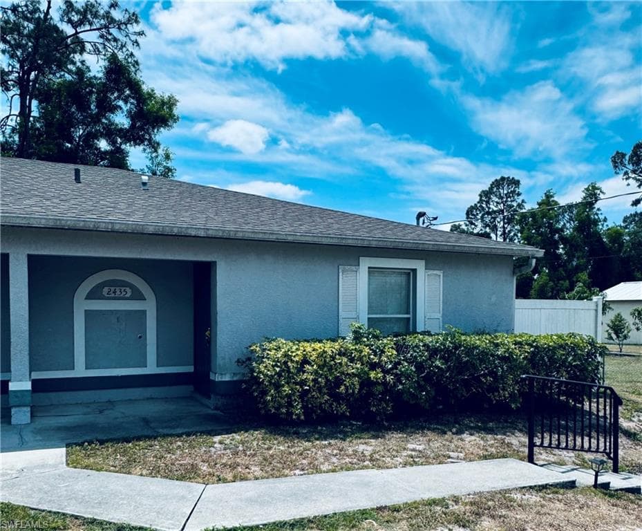 2435 Lantana AVE 2435 LEHIGH ACRES, FL 33973