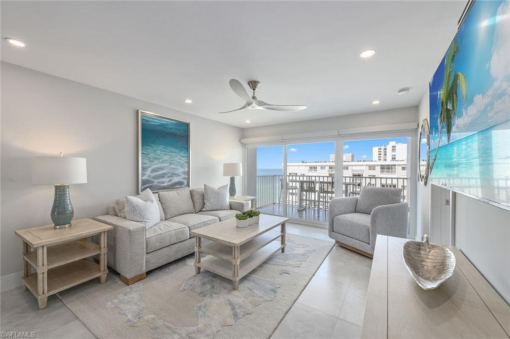 3443 Gulf Shore BLVD N 813 NAPLES, FL 34103