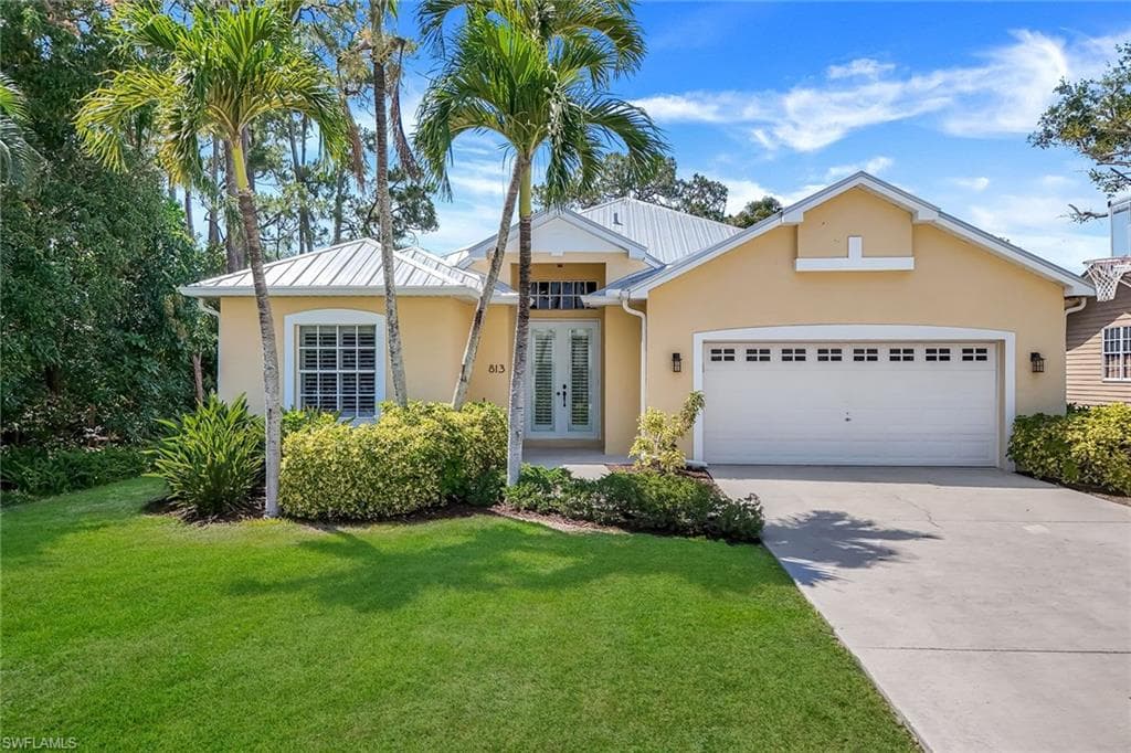 813 Valley DR BONITA SPRINGS, FL 34134
