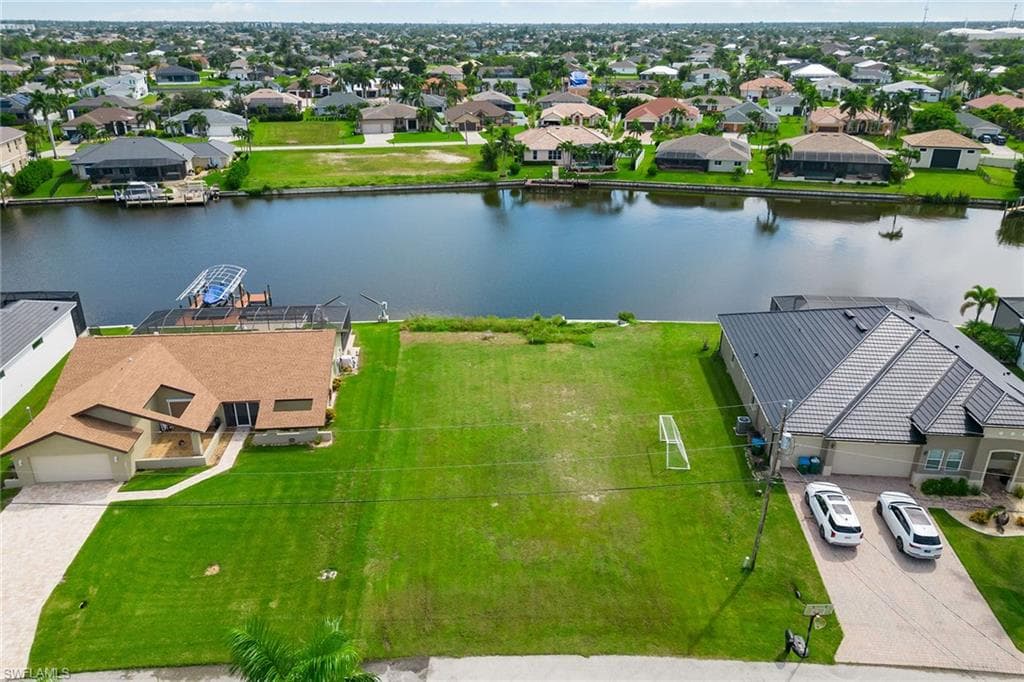 3051 27th PL CAPE CORAL, FL 33914