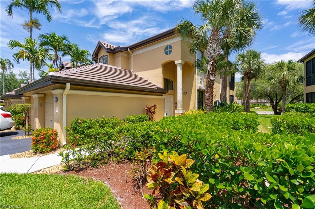 184 Vintage CIR N202 NAPLES, FL 34119